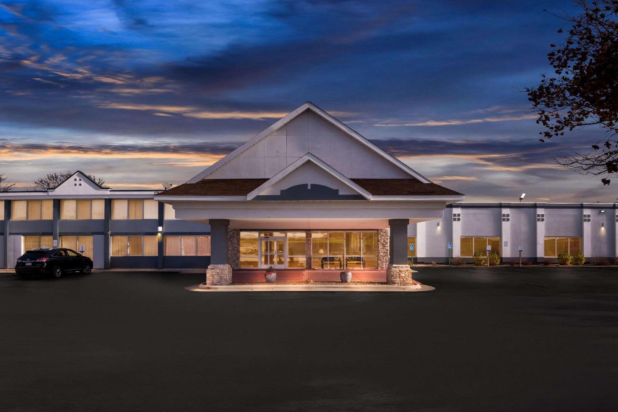 Quality Inn Fort Dodge Exterior photo
